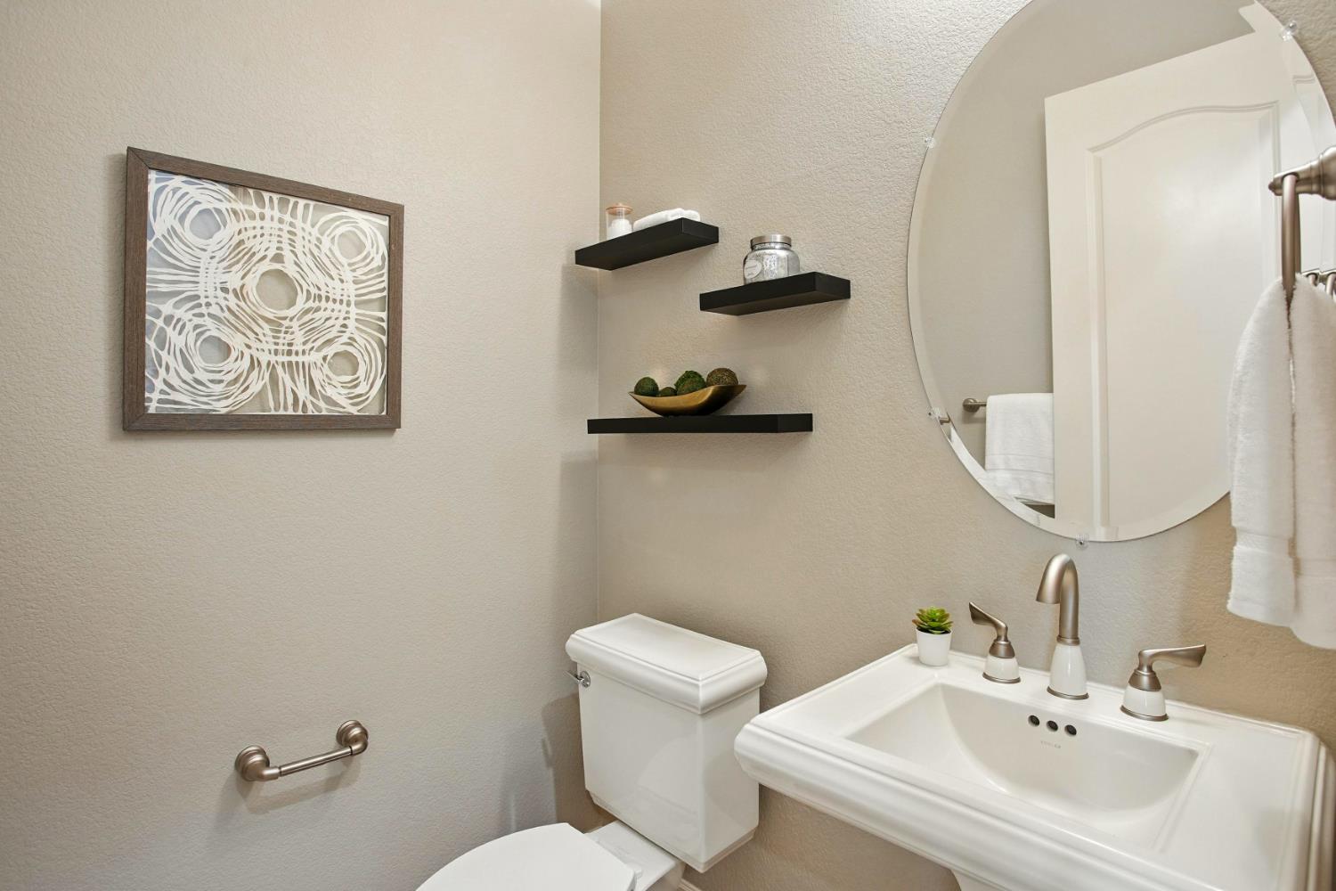 Roseville, California, 95661, United States, 4 Bedrooms Bedrooms, ,3 BathroomsBathrooms,Residential,For Sale,1934690