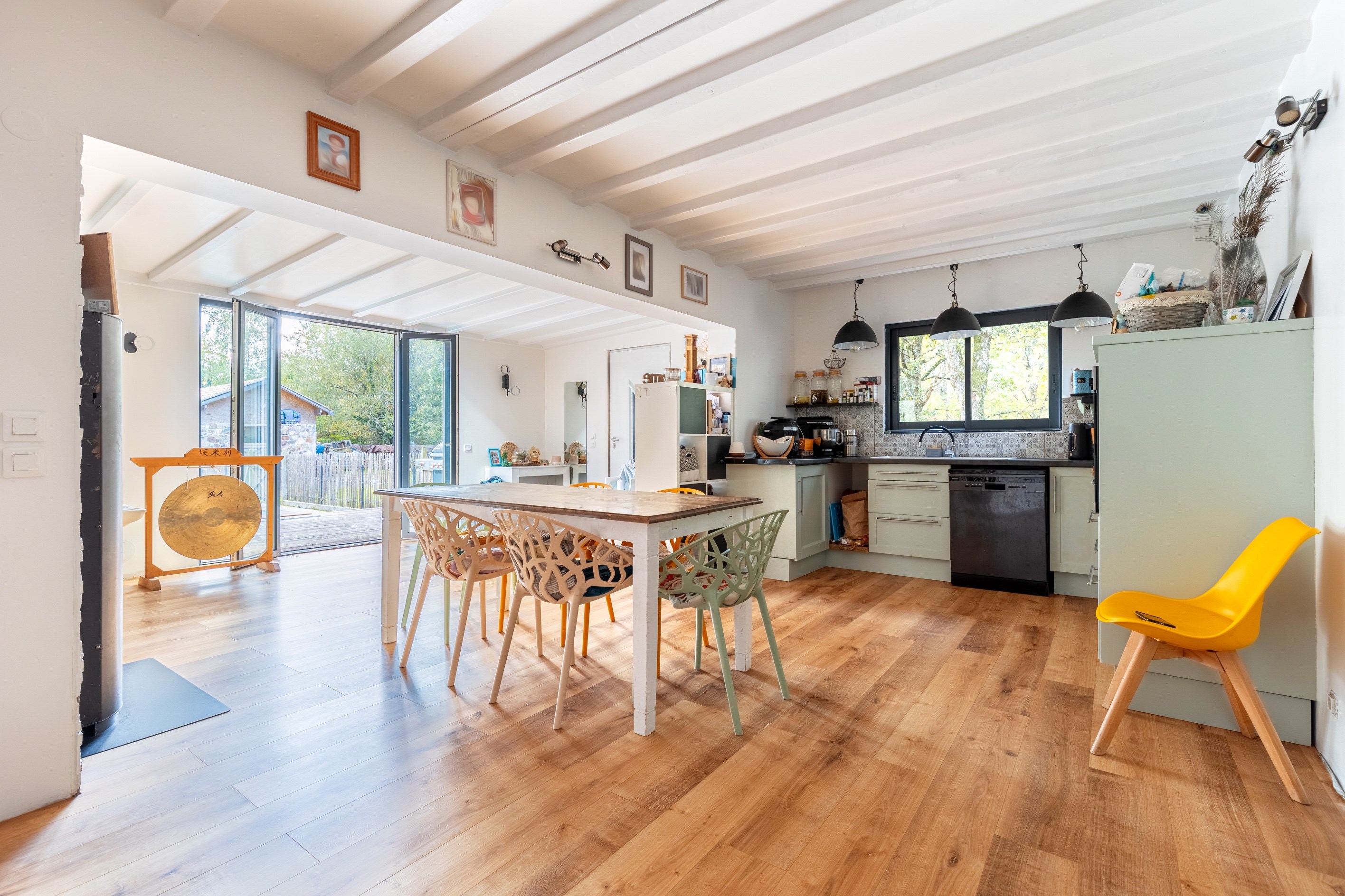  CHARMING WOOD-CLAD VILLA IN A QUIET, IDYLLIC LOCATION IN THE HEART OF A FULLY F… - 物件實景