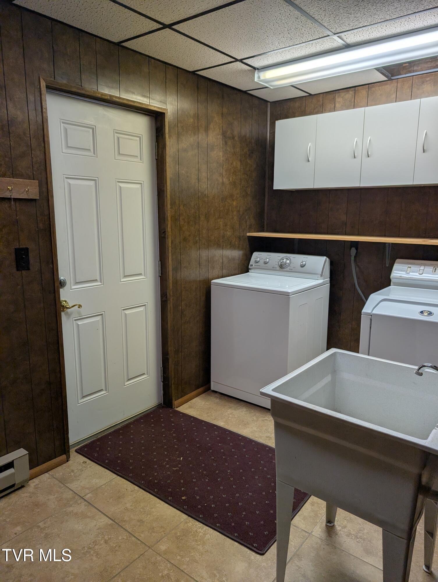 Johnson City, Tennessee, 37604, United States, 4 Bedrooms Bedrooms, ,3 BathroomsBathrooms,Residential,For Sale,1978550