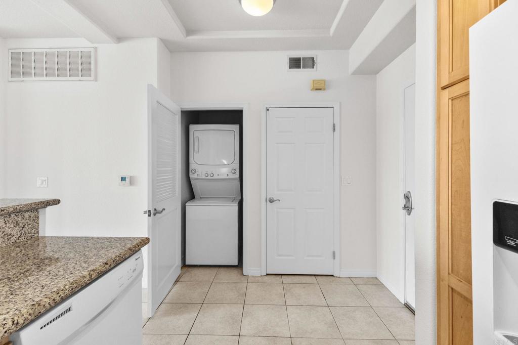 San Diego, California, 92101, United States, 2 Bedrooms Bedrooms, ,2 BathroomsBathrooms,Residential,For Sale,2005921