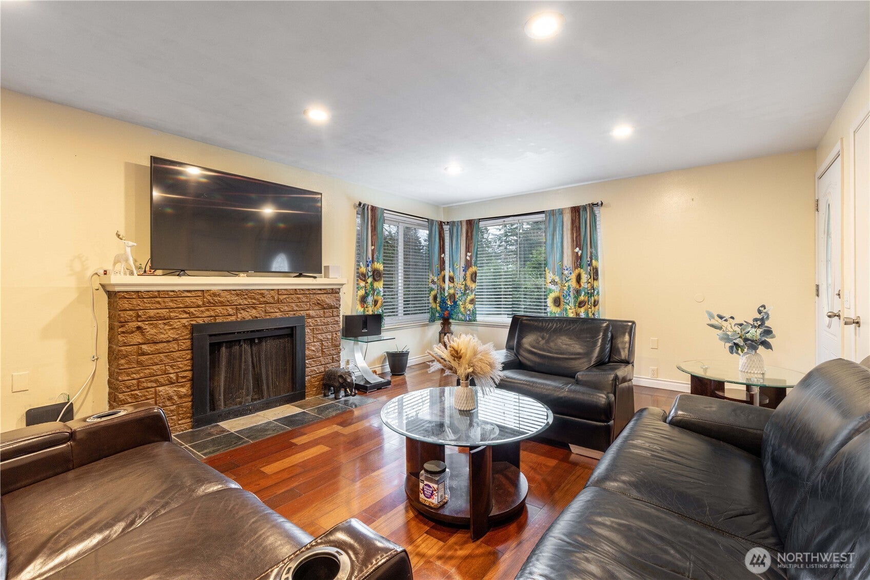 Tukwila, Washington, 98188, United States, 5 Bedrooms Bedrooms, ,2 BathroomsBathrooms,Residential,For Sale,1935805