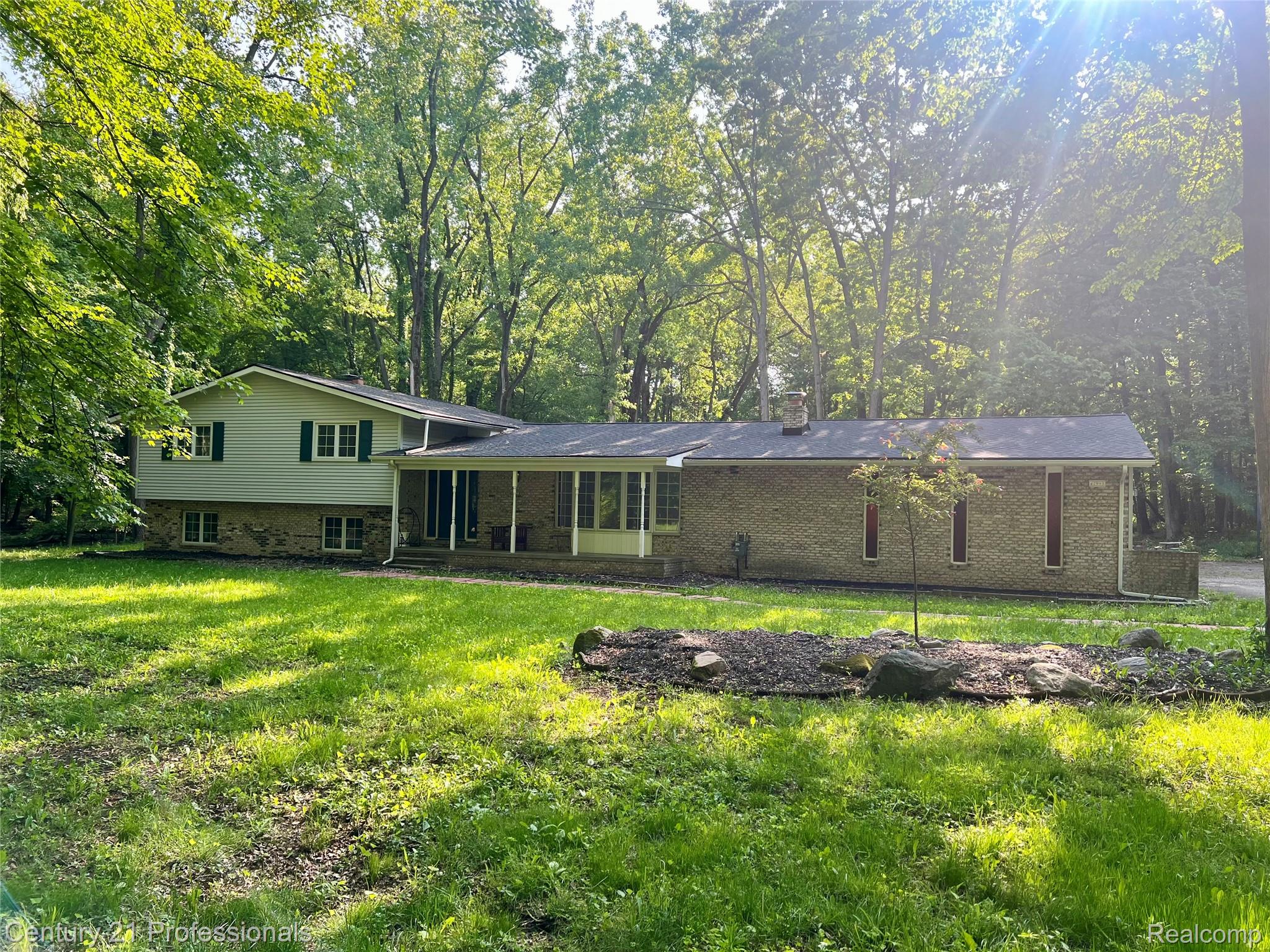 Northville, Michigan, 48167, United States, 4 Bedrooms Bedrooms, ,3 BathroomsBathrooms,Residential,For Sale,1923225