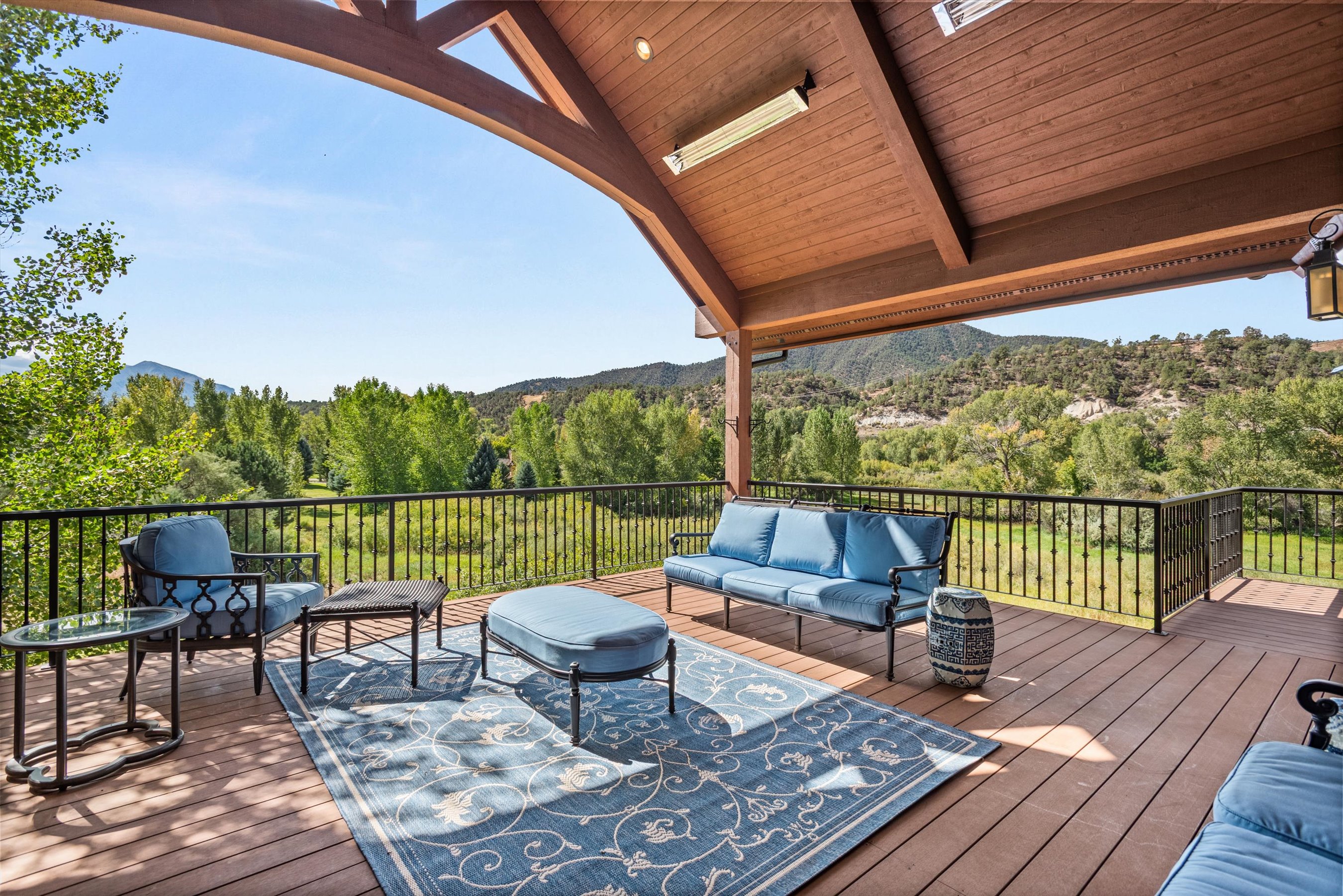  An Exceptional River-View Estate in Aspen Glen - 物件實景