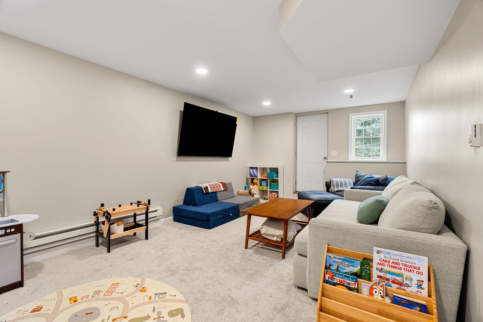 Dover, New Hampshire, 03820, United States, 4 Bedrooms Bedrooms, ,3 BathroomsBathrooms,Residential,For Sale,1941678