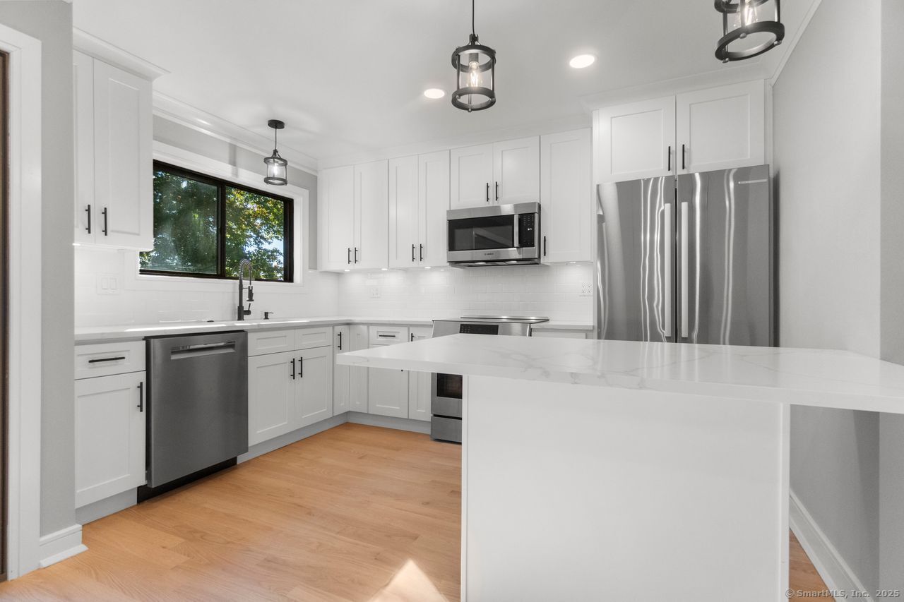 Old Saybrook, Connecticut, 06475, United States, 2 Bedrooms Bedrooms, ,2 BathroomsBathrooms,Residential,For Sale,1957011