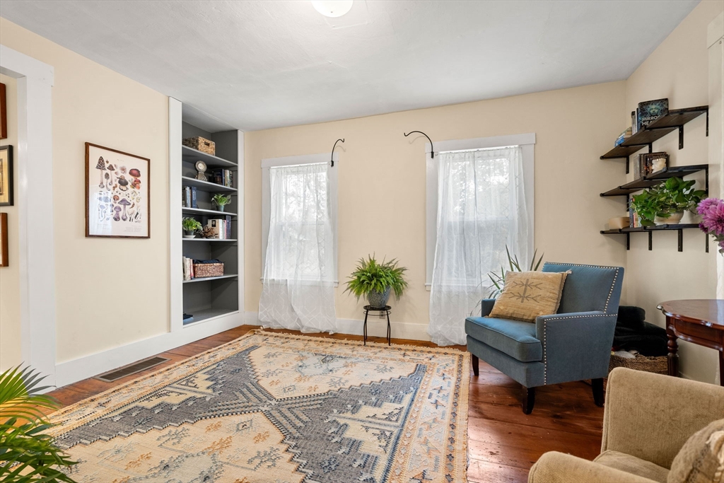 Merrimac, Massachusetts, 01860, United States, 4 Bedrooms Bedrooms, ,2 BathroomsBathrooms,Residential,For Sale,1988348