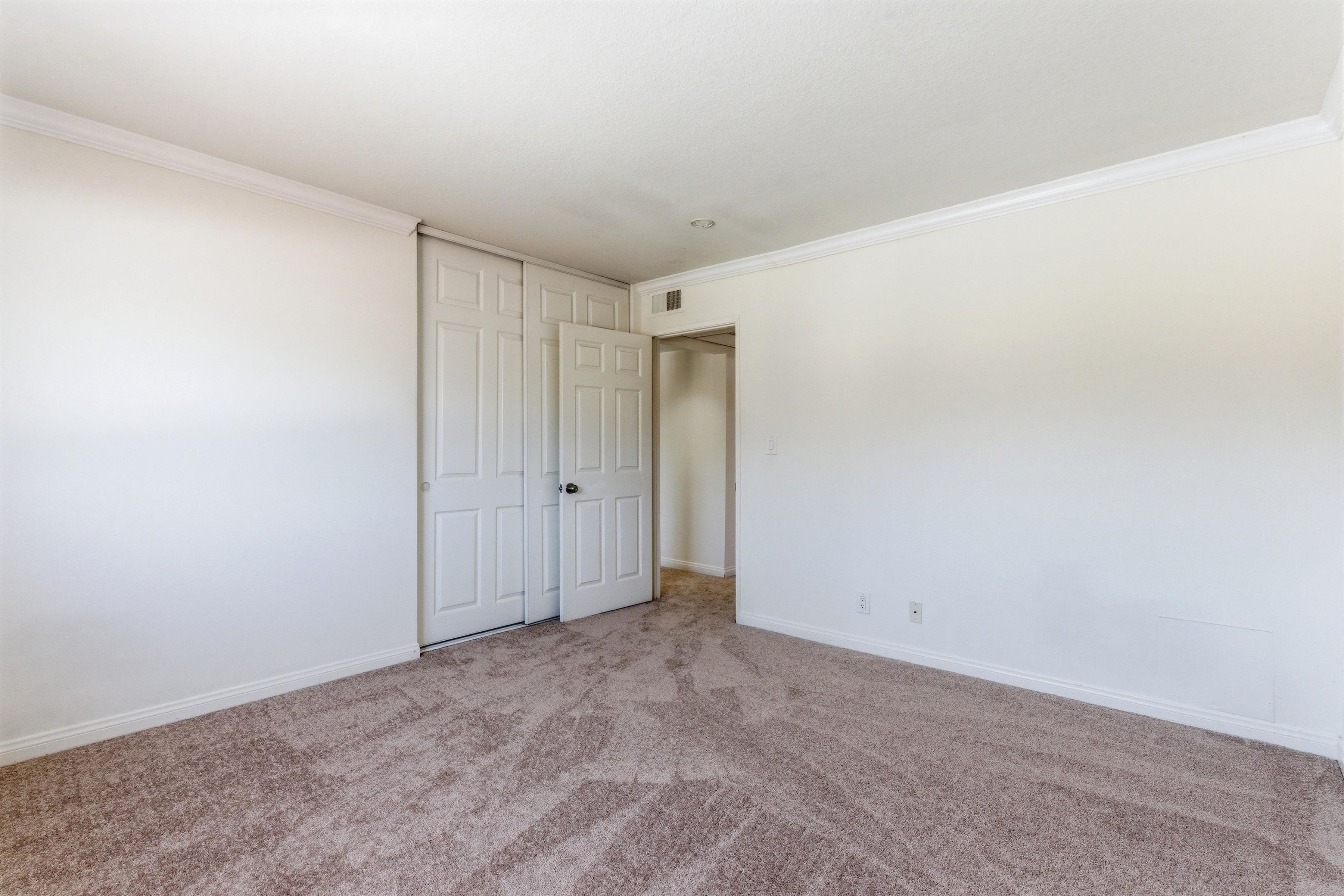  1015 East Spazier Avenue, Unit 205 - 物件實景