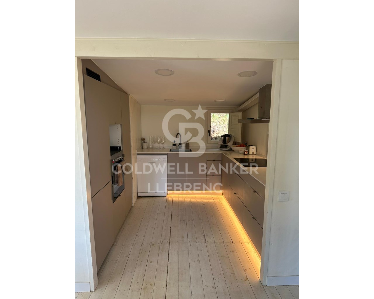 Barcelona, Catalonia, ES, 4 Bedrooms Bedrooms, ,1 BathroomBathrooms,Residential,For Sale,1988279