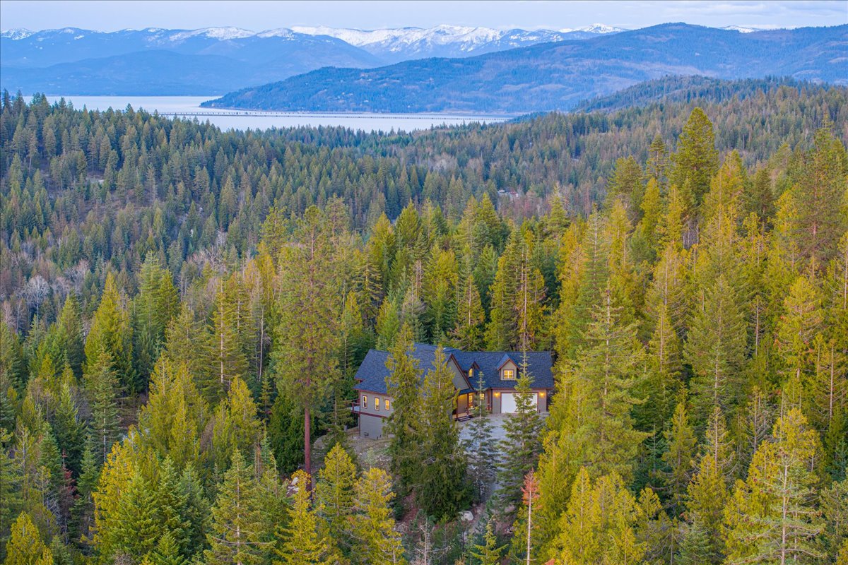 Sagle, Idaho, 83860, United States, 3 Bedrooms Bedrooms, ,4 BathroomsBathrooms,Residential,For Sale,1976949