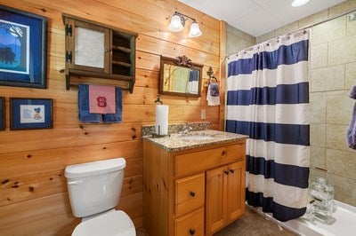 Murphy, North Carolina, 28906, United States, 3 Bedrooms Bedrooms, ,6 BathroomsBathrooms,Residential,For Sale,1933143