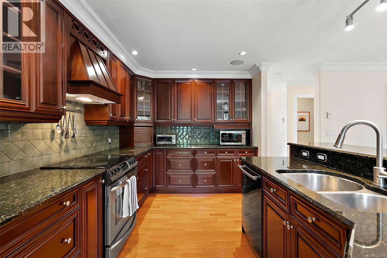 VICTORIA, British Columbia, V9A 7M5, CA, 4 Bedrooms Bedrooms, ,4 BathroomsBathrooms,Residential,For Sale,1947216