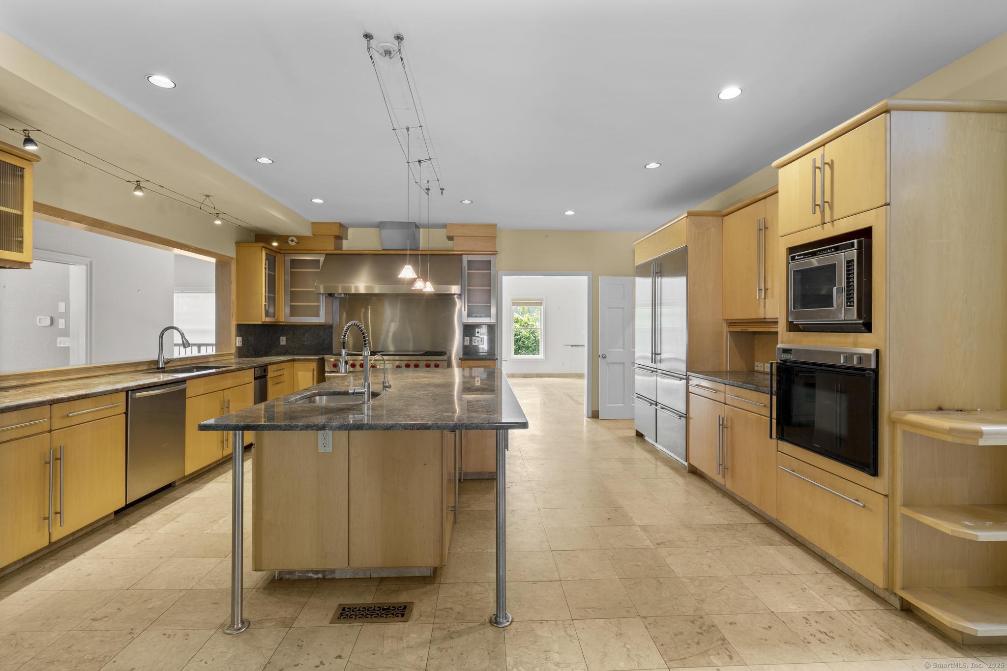 Orange, Connecticut, 06477, United States, 4 Bedrooms Bedrooms, ,8 BathroomsBathrooms,Residential,For Sale,1939481