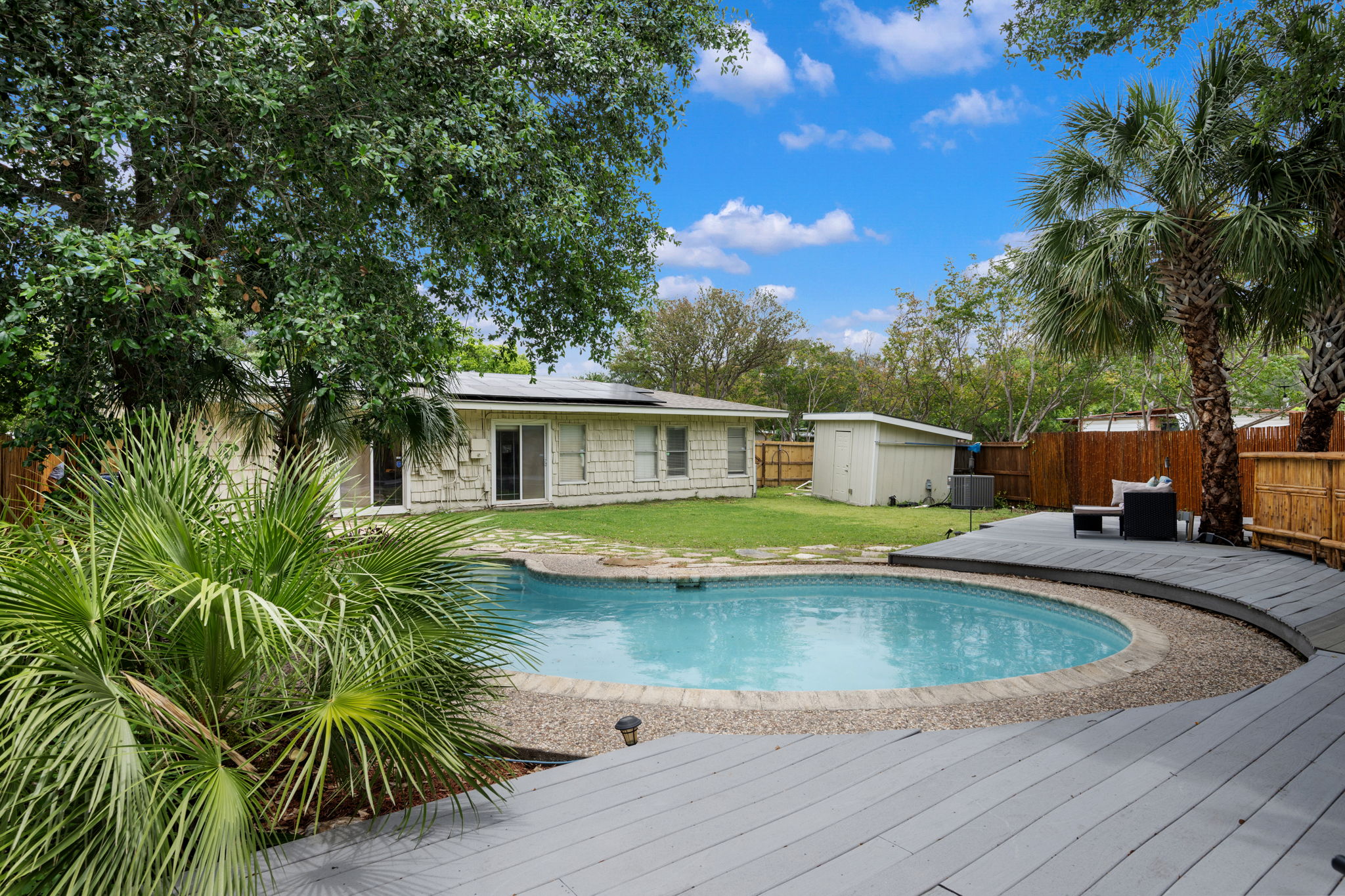  Modern Ranch -Style Living on Corner Lot - 物件實景