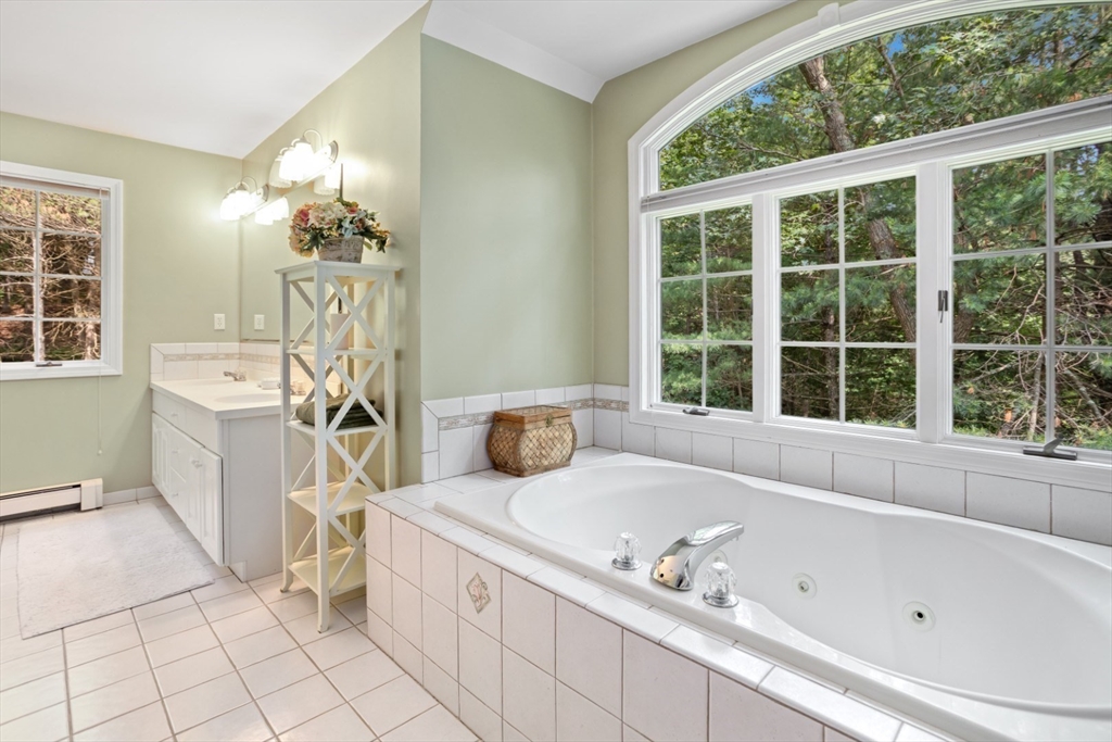Middleton, Massachusetts, 01949, United States, 4 Bedrooms Bedrooms, ,3 BathroomsBathrooms,Residential,For Sale,1904457
