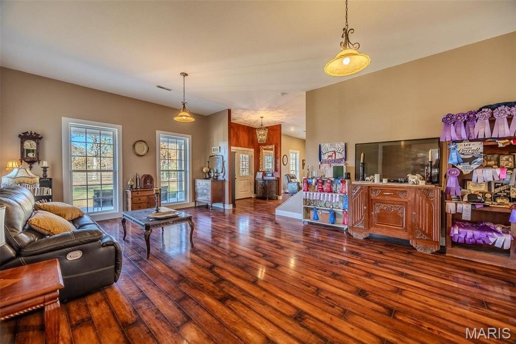 Lebanon, Missouri, 65536, United States, 4 Bedrooms Bedrooms, ,4 BathroomsBathrooms,Residential,For Sale,1976703