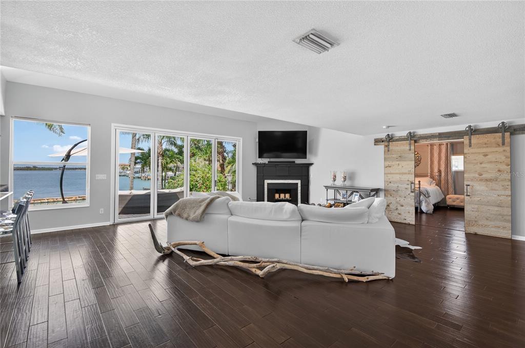 Clearwater Beach, Florida, 33767, United States, 4 Bedrooms Bedrooms, ,3 BathroomsBathrooms,Residential,For Sale,1849731