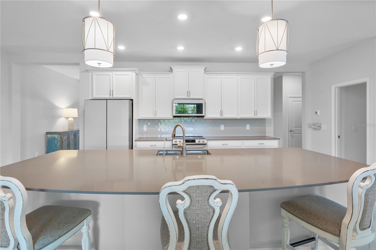 MOUNT DORA, Florida, 32757, United States, 4 Bedrooms Bedrooms, ,4 BathroomsBathrooms,Residential,For Sale,1978918