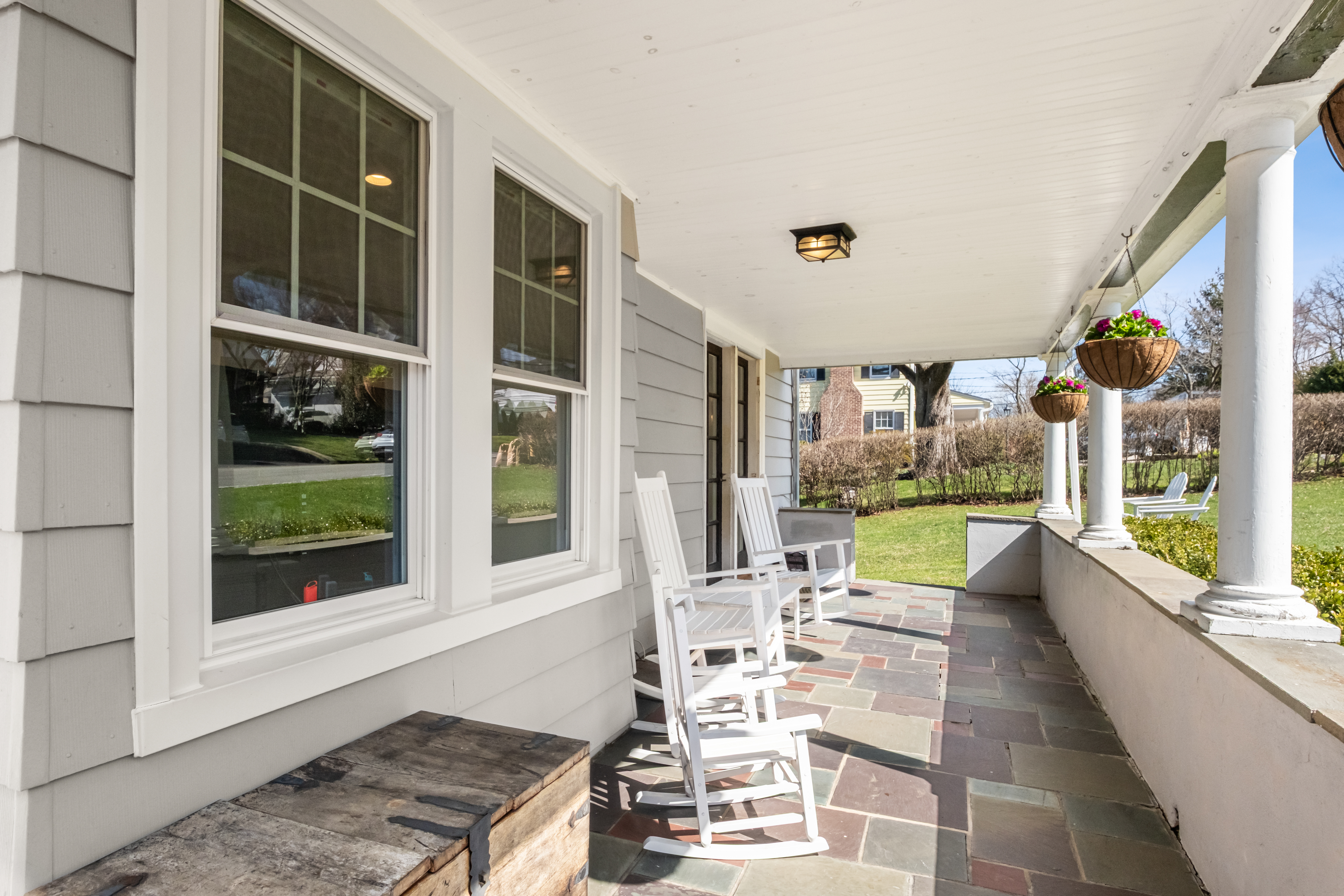  a gracious, fully-updated home where  every detail has been considered. - 物件實景