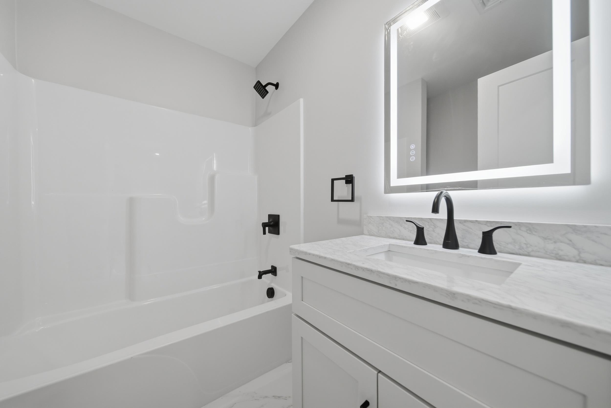 24 Munroe Street, Units 1&2, Franklin, NH, 03235 - 物件實景