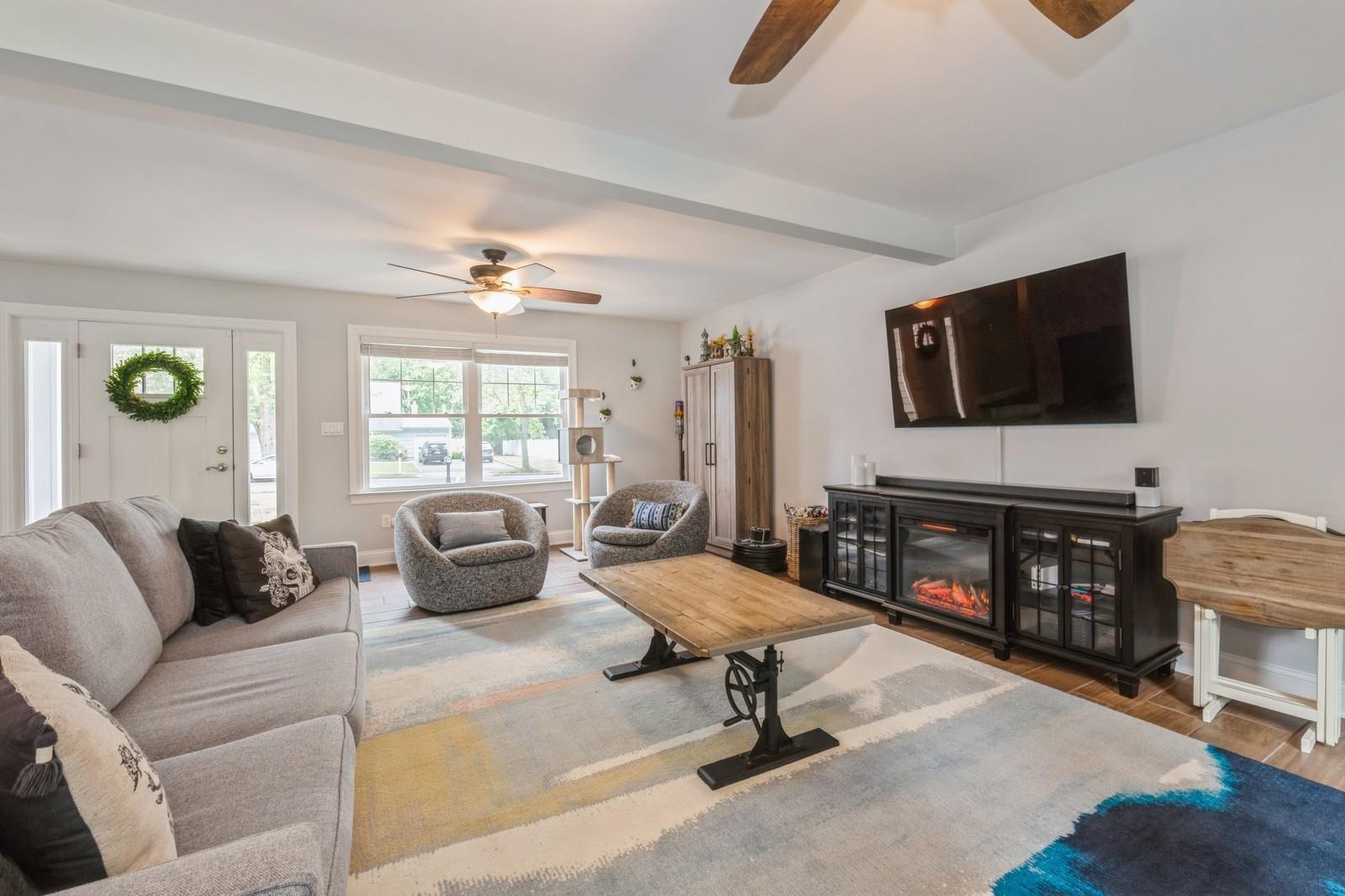 Nesconset, New York, 11767, United States, 3 Bedrooms Bedrooms, ,3 BathroomsBathrooms,Residential,For Sale,1837640