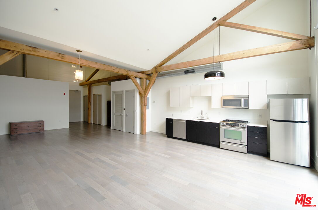 Los Angeles, California, 90013, United States, 1 Bedroom Bedrooms, ,1 BathroomBathrooms,Residential,For Sale,1906758