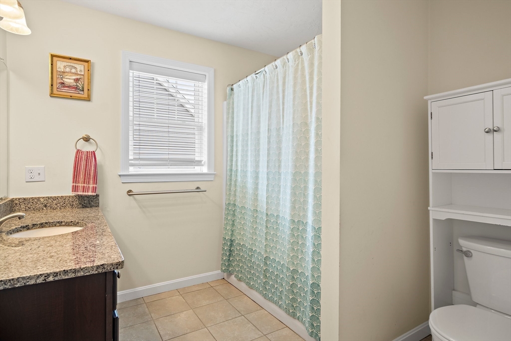 Rockland, Massachusetts, 02370, United States, 4 Bedrooms Bedrooms, ,3 BathroomsBathrooms,Residential,For Sale,1898711