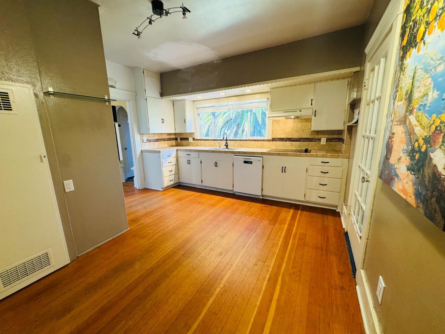 Santa Cruz, California, 95060, United States, 3 Bedrooms Bedrooms, ,2 BathroomsBathrooms,Residential,For Sale,1975973