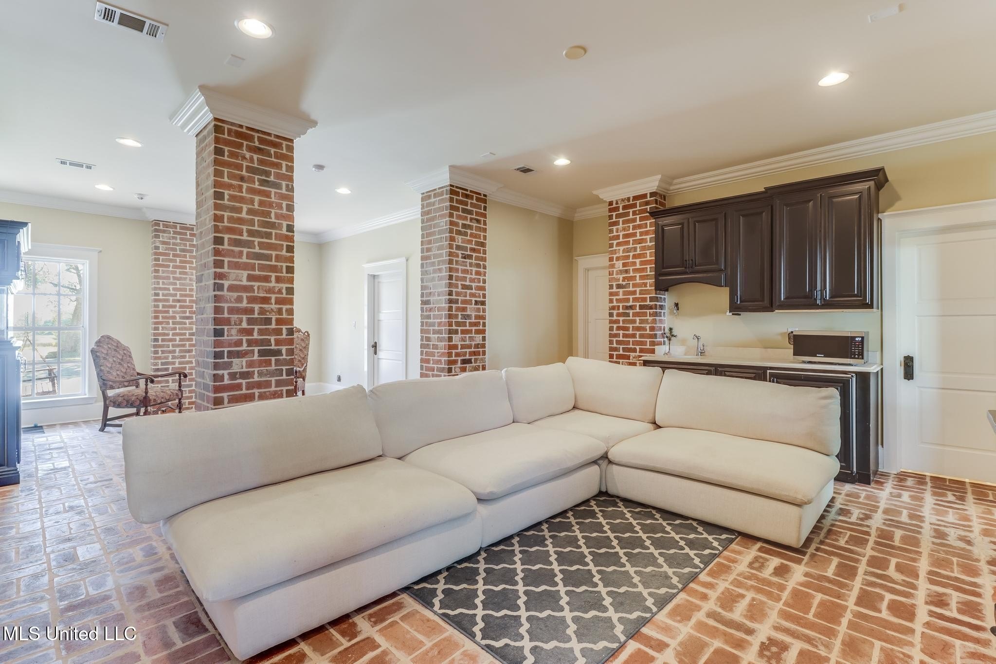 Pascagoula, Mississippi, 39581, United States, 5 Bedrooms Bedrooms, ,6 BathroomsBathrooms,Residential,For Sale,1977278