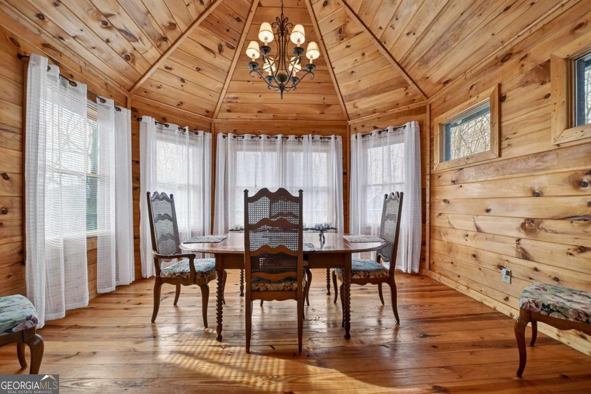 Ellijay, Georgia, 30536, United States, 4 Bedrooms Bedrooms, ,3 BathroomsBathrooms,Residential,For Sale,2011402