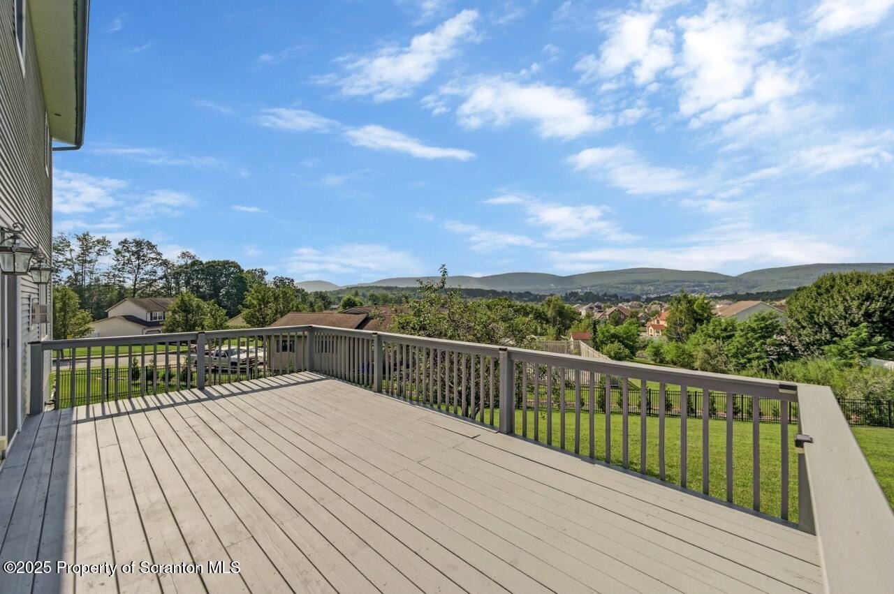 Throop, Pennsylvania, 18512, United States, 3 Bedrooms Bedrooms, ,3 BathroomsBathrooms,Residential,For Sale,1889511