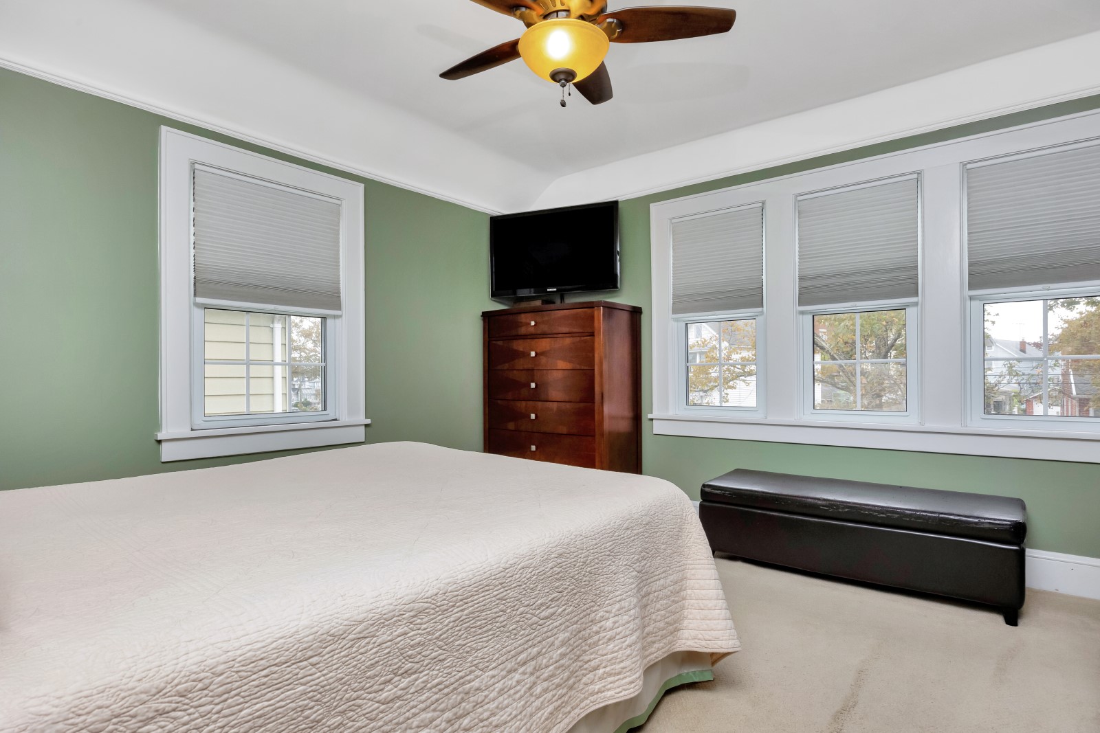 Queens Village, New York, 11428, United States, 2 Bedrooms Bedrooms, ,2 BathroomsBathrooms,Residential,For Sale,1987931