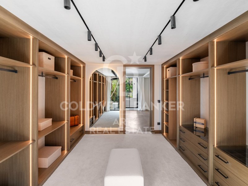 Marbella, Andalusia, ES, 5 Bedrooms Bedrooms, ,6 BathroomsBathrooms,Residential,For Sale,1785544
