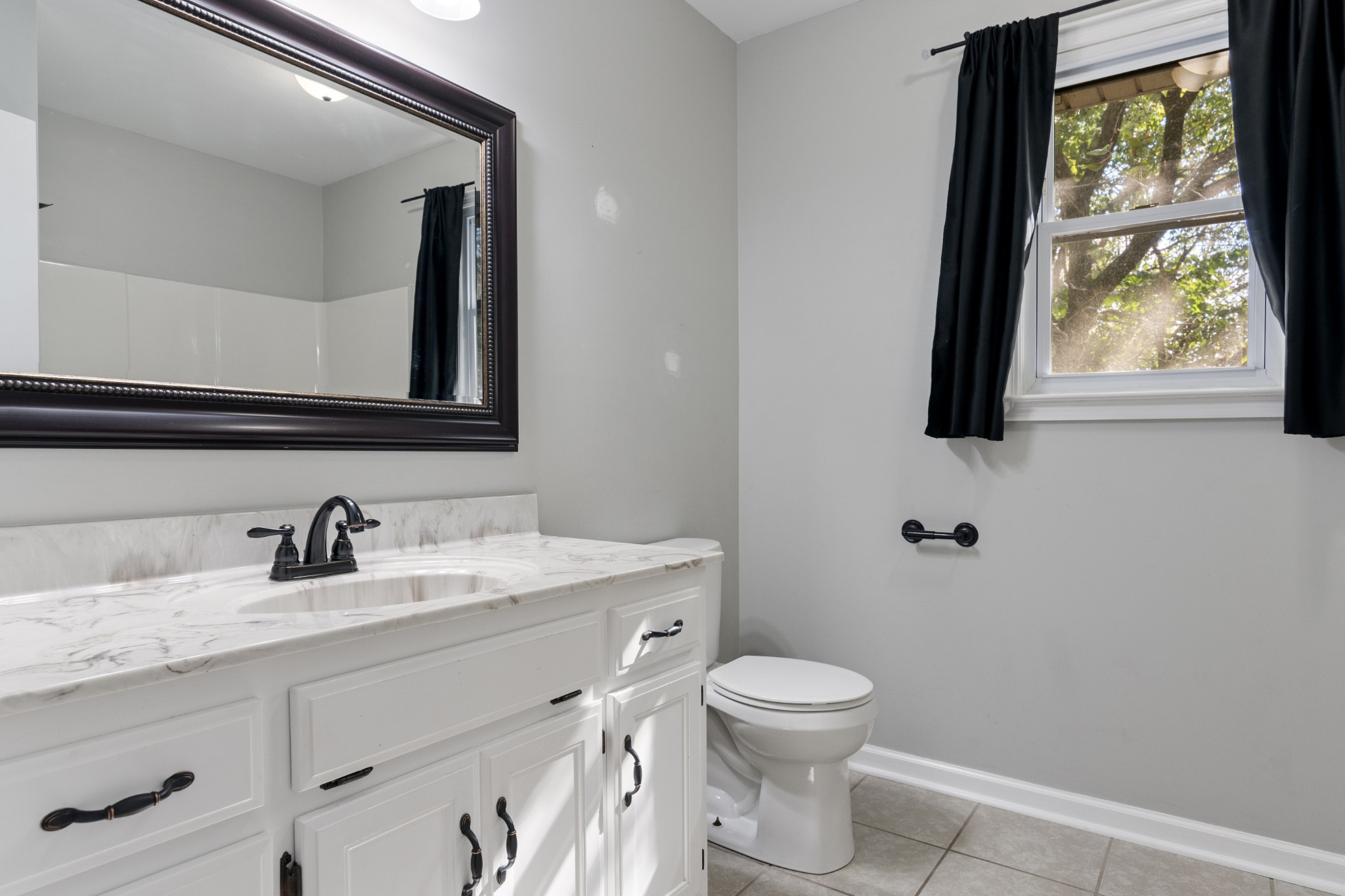 Clarksville, Tennessee, 37043, United States, 3 Bedrooms Bedrooms, ,3 BathroomsBathrooms,Residential,For Sale,1978021