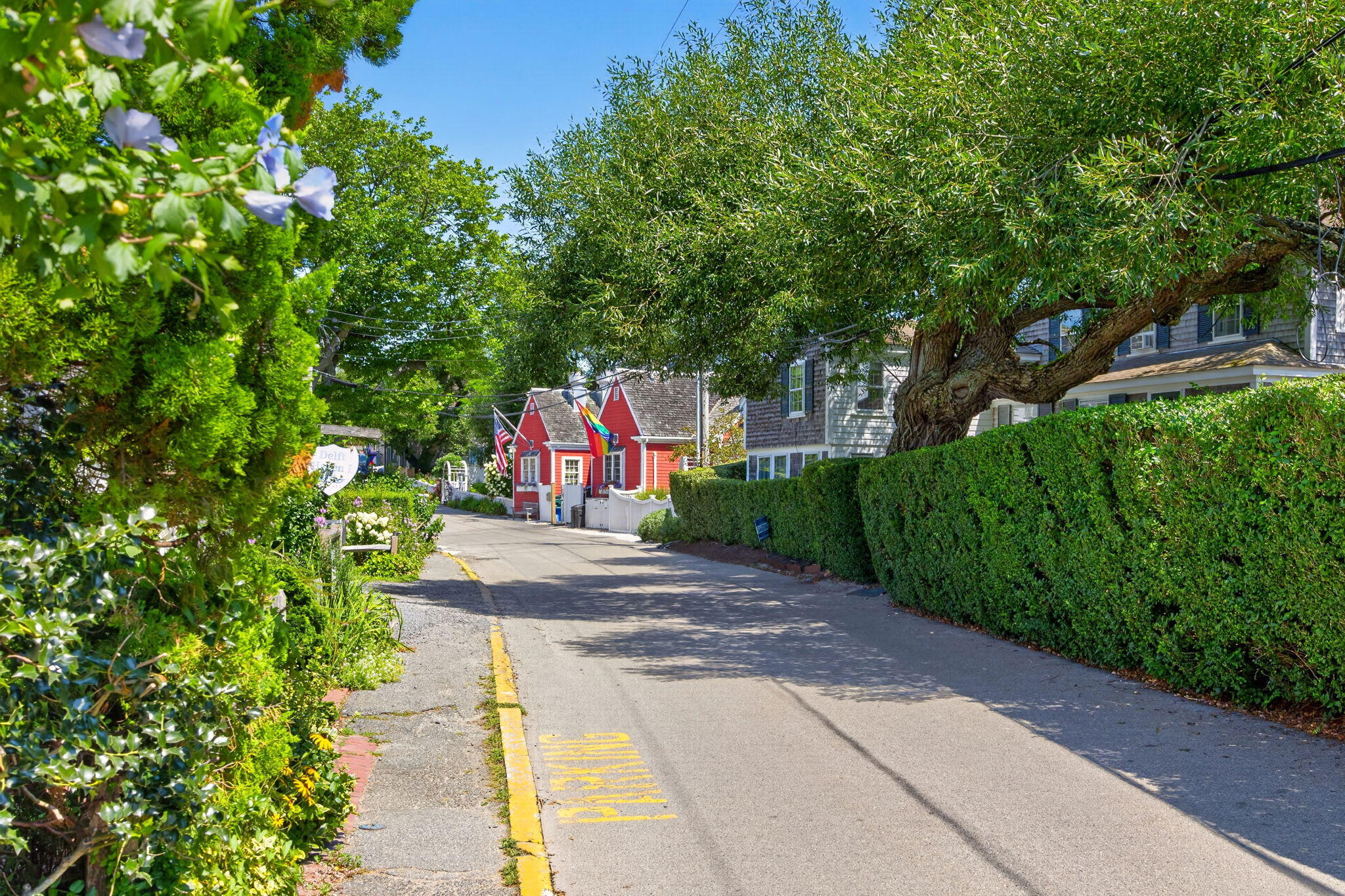  West End Elegance with Water Views, Private Gardens & Two-Car Parking - 物件實景