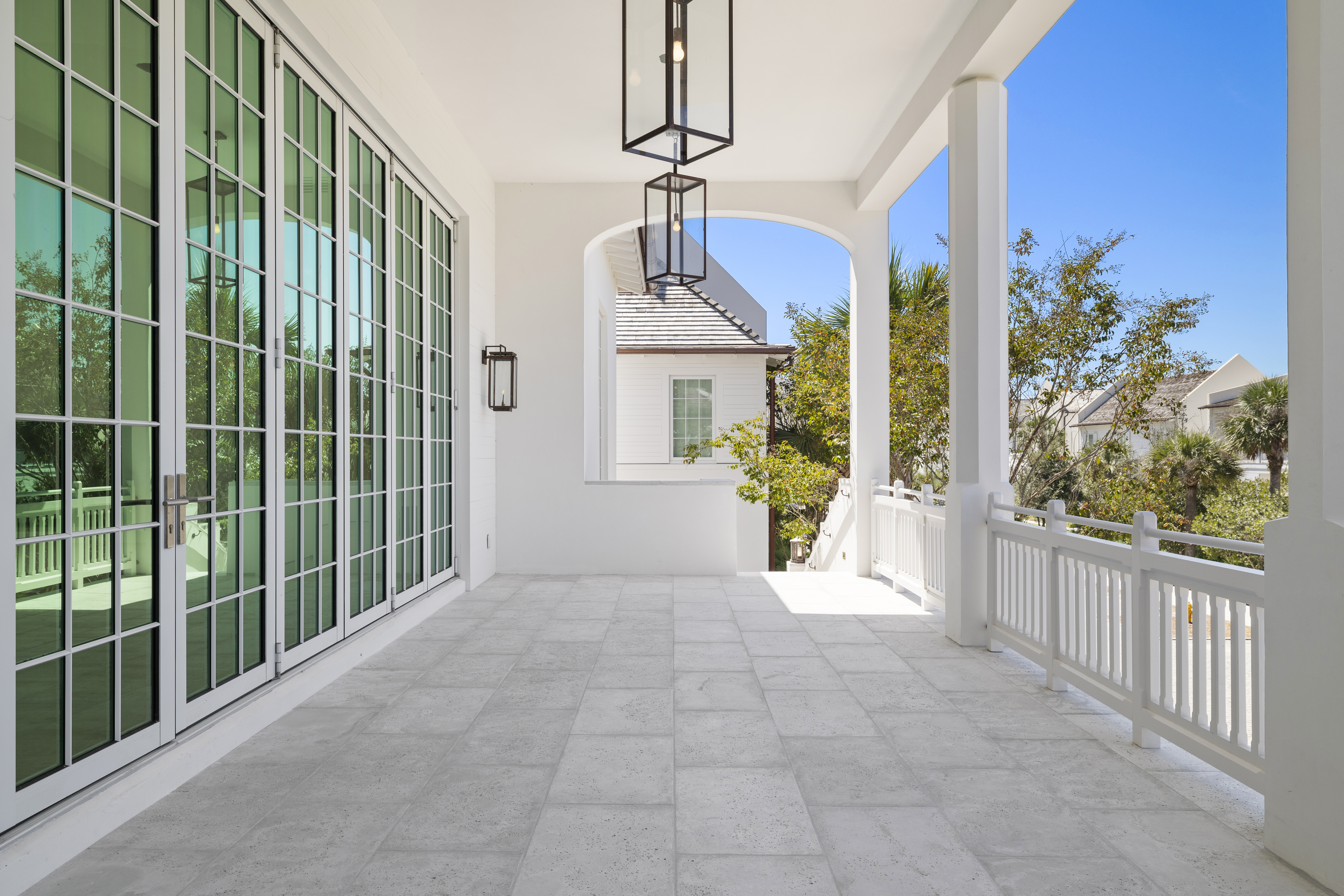  Architectural Gem With Pool And Carriage House - 物件實景