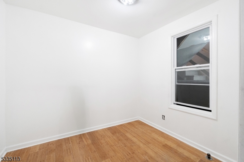 Irvington Twp., New Jersey, 07111, United States, 6 Bedrooms Bedrooms, ,2 BathroomsBathrooms,Residential,For Sale,1896504