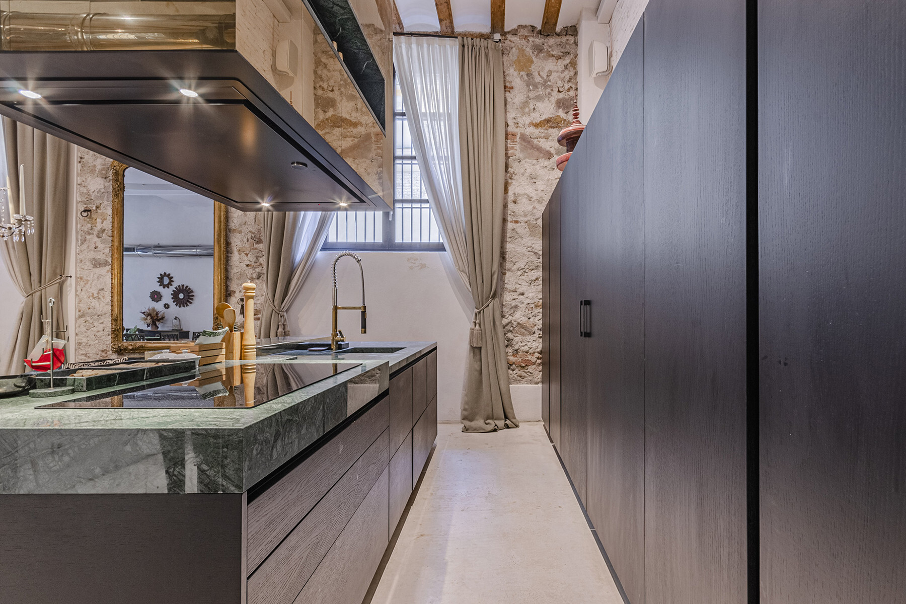  Renovated apartment with historical character in the Barri Gòtic - 物件實景
