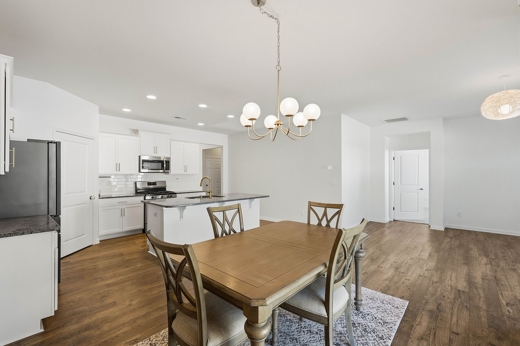  KENSINGTON VILLAGE - 物件實景