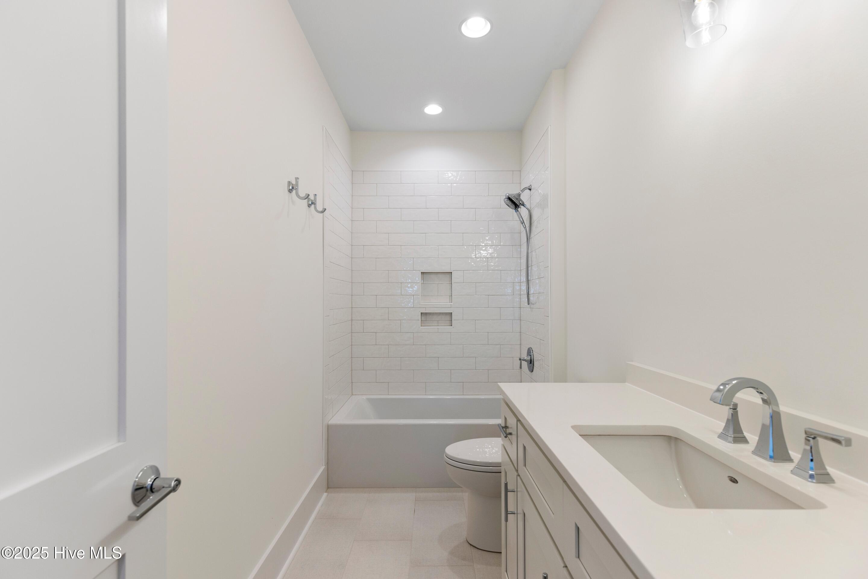 5312 Hanahan Drive, Wilmington, North Carolina, 28403, United States, 5 Bedrooms Bedrooms, ,5 BathroomsBathrooms,Residential,For Sale,5312 Hanahan Drive,1644354