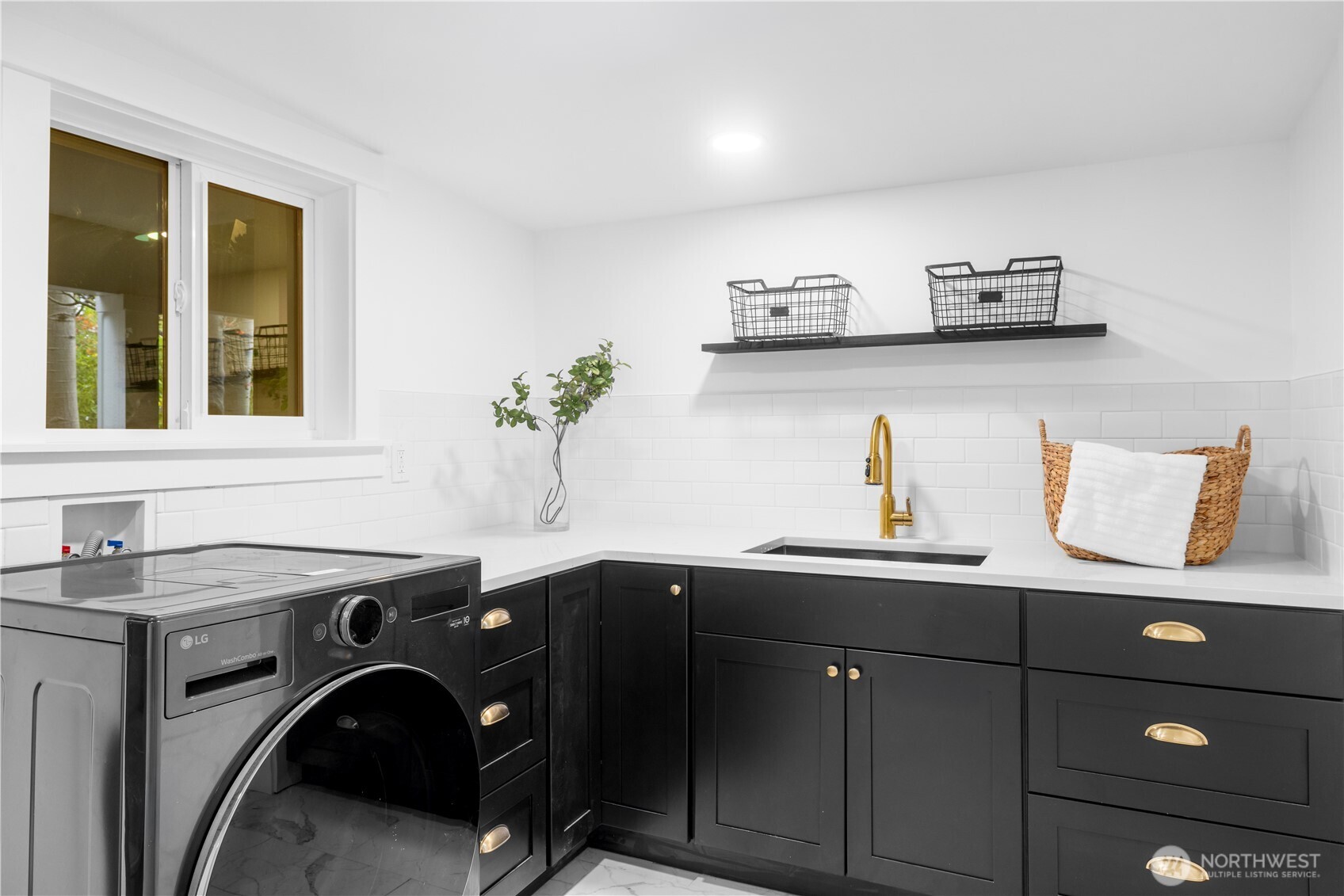 Seattle, Washington, 98109, United States, 3 Bedrooms Bedrooms, ,1 BathroomBathrooms,Residential,For Sale,1999766