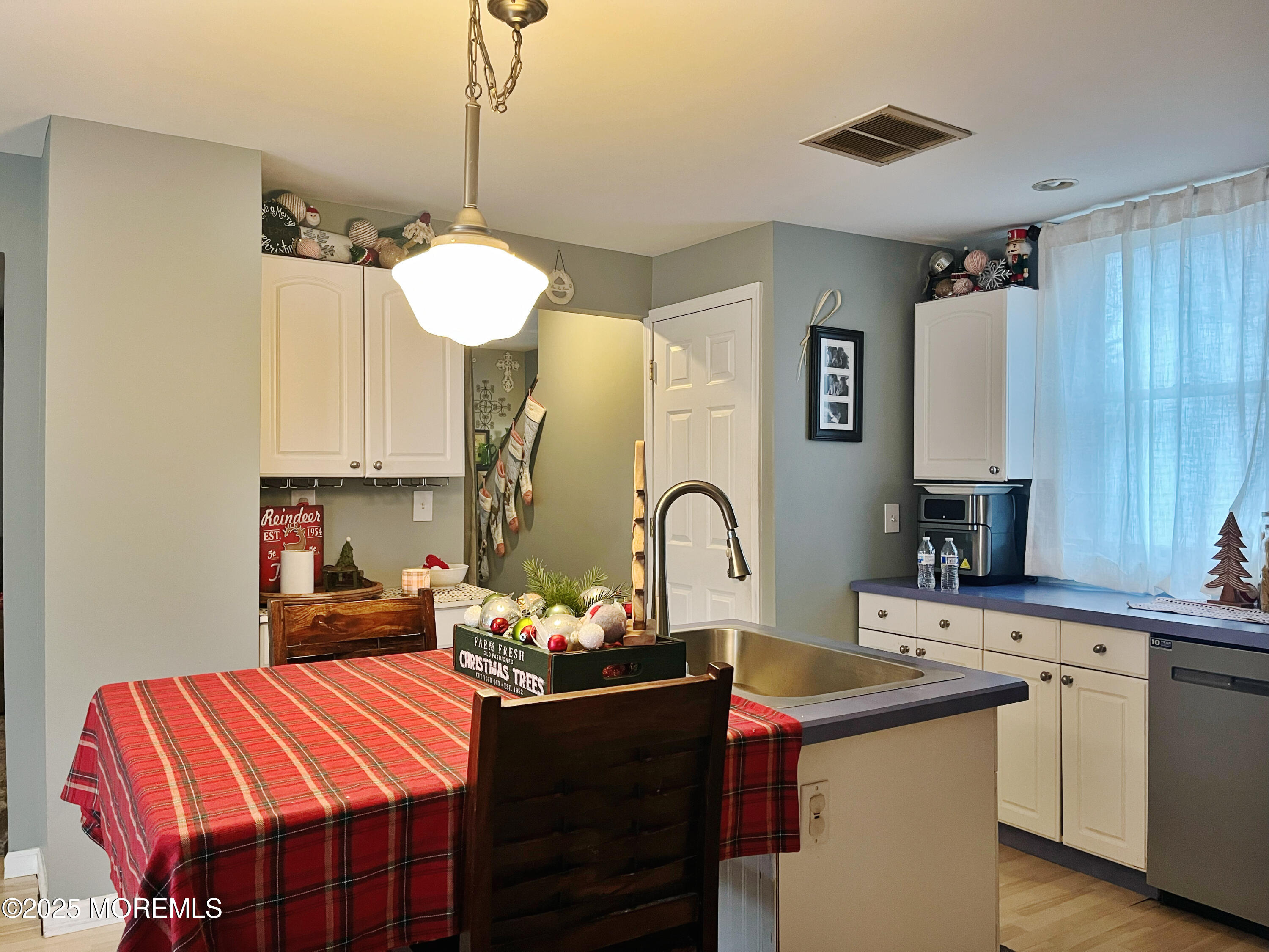 Hazlet, New Jersey, 07734, United States, 3 Bedrooms Bedrooms, ,2 BathroomsBathrooms,Residential,For Sale,2000069