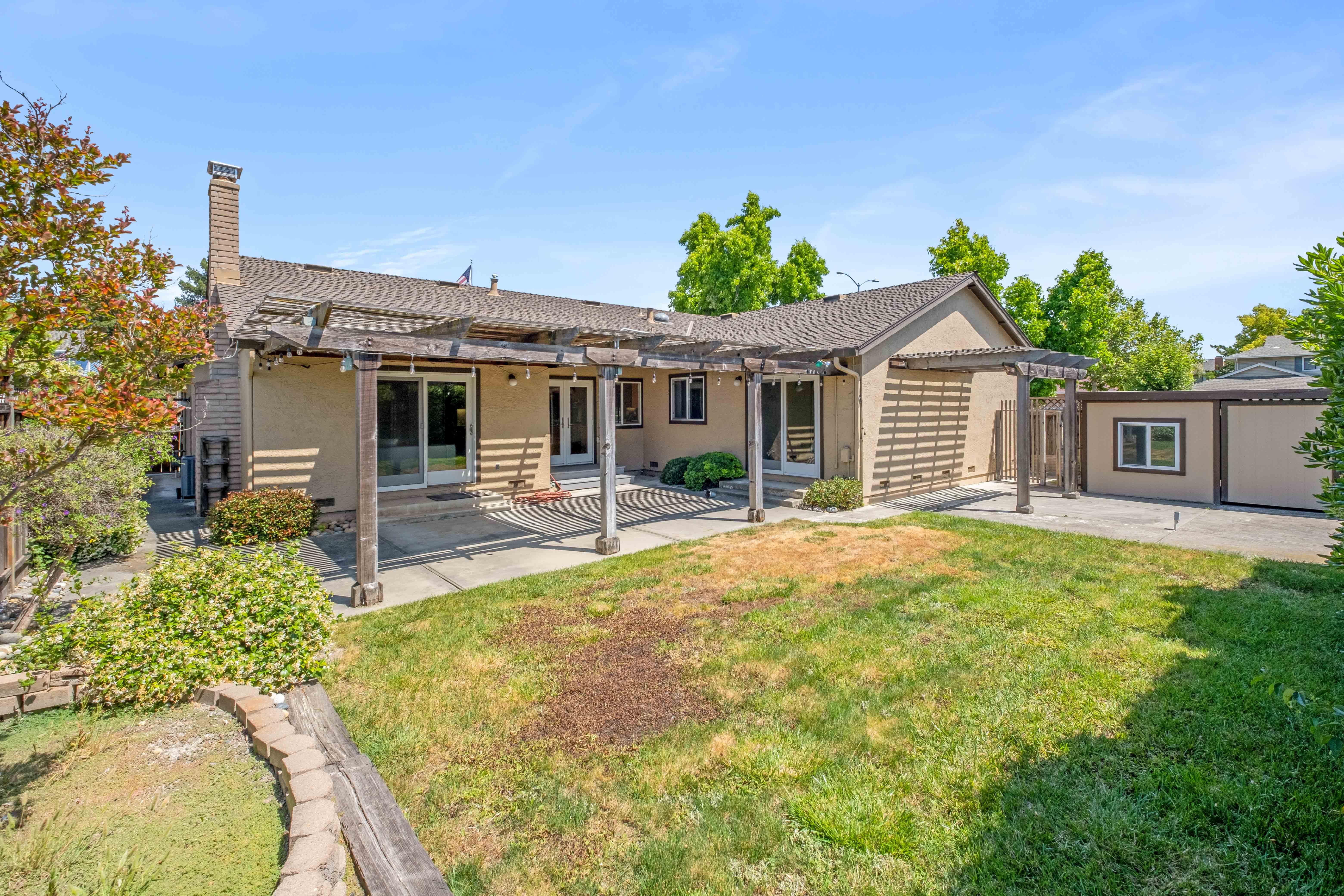  Beautifully Updated Pleasanton Single-Story with Custom Finishes - 物件實景