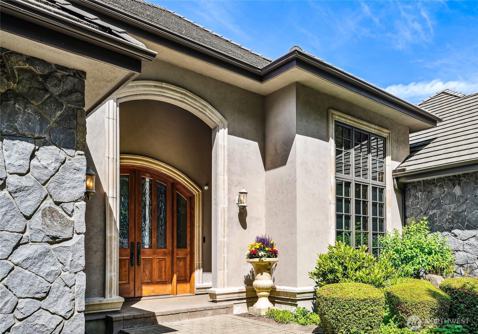 BELLEVUE, Washington, 98006, United States, 4 Bedrooms Bedrooms, ,6 BathroomsBathrooms,Residential,For Sale,1876137