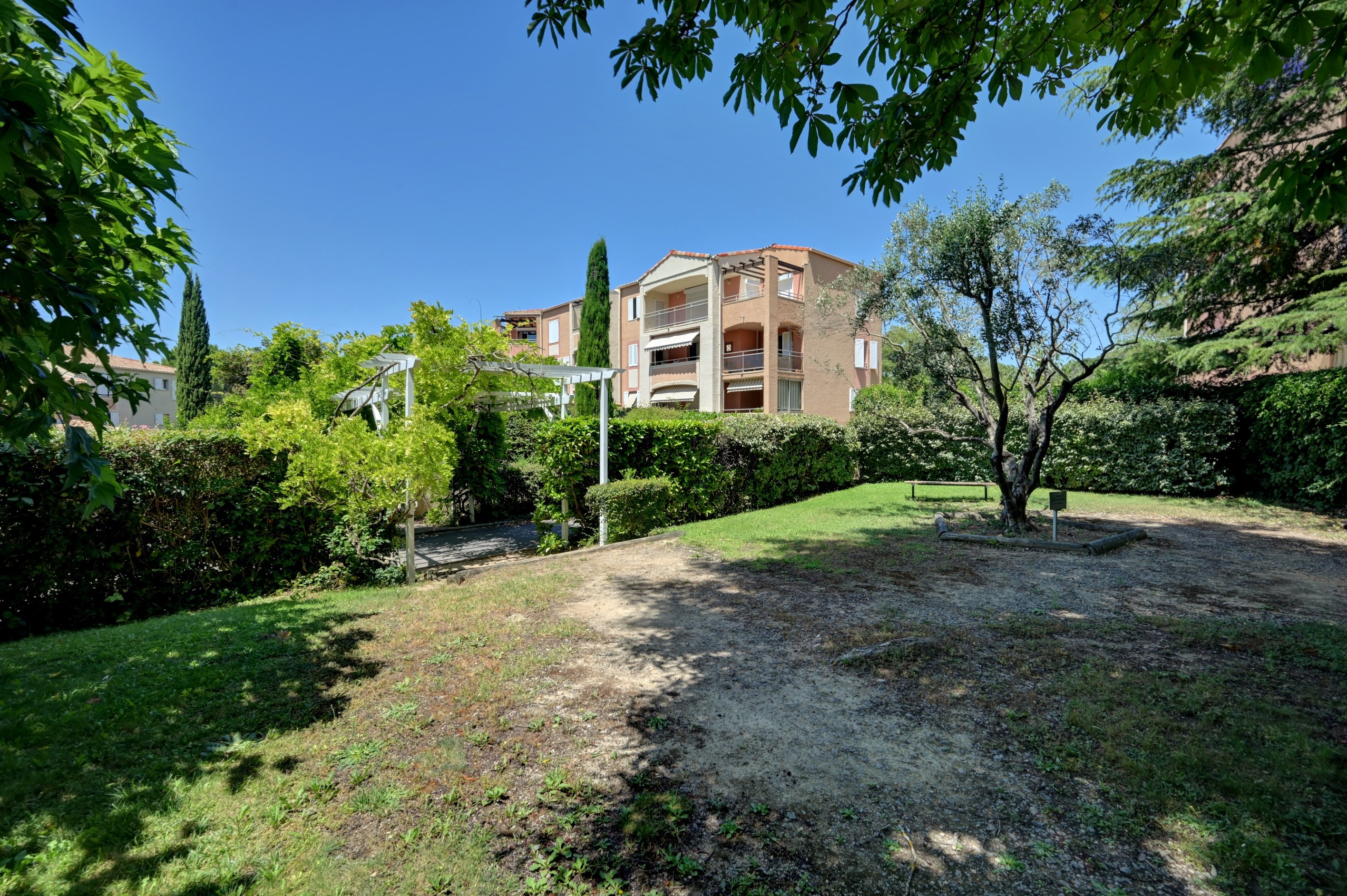  Spacious Apartment with Terrace and Open View – Parc de la Torse - 物件實景