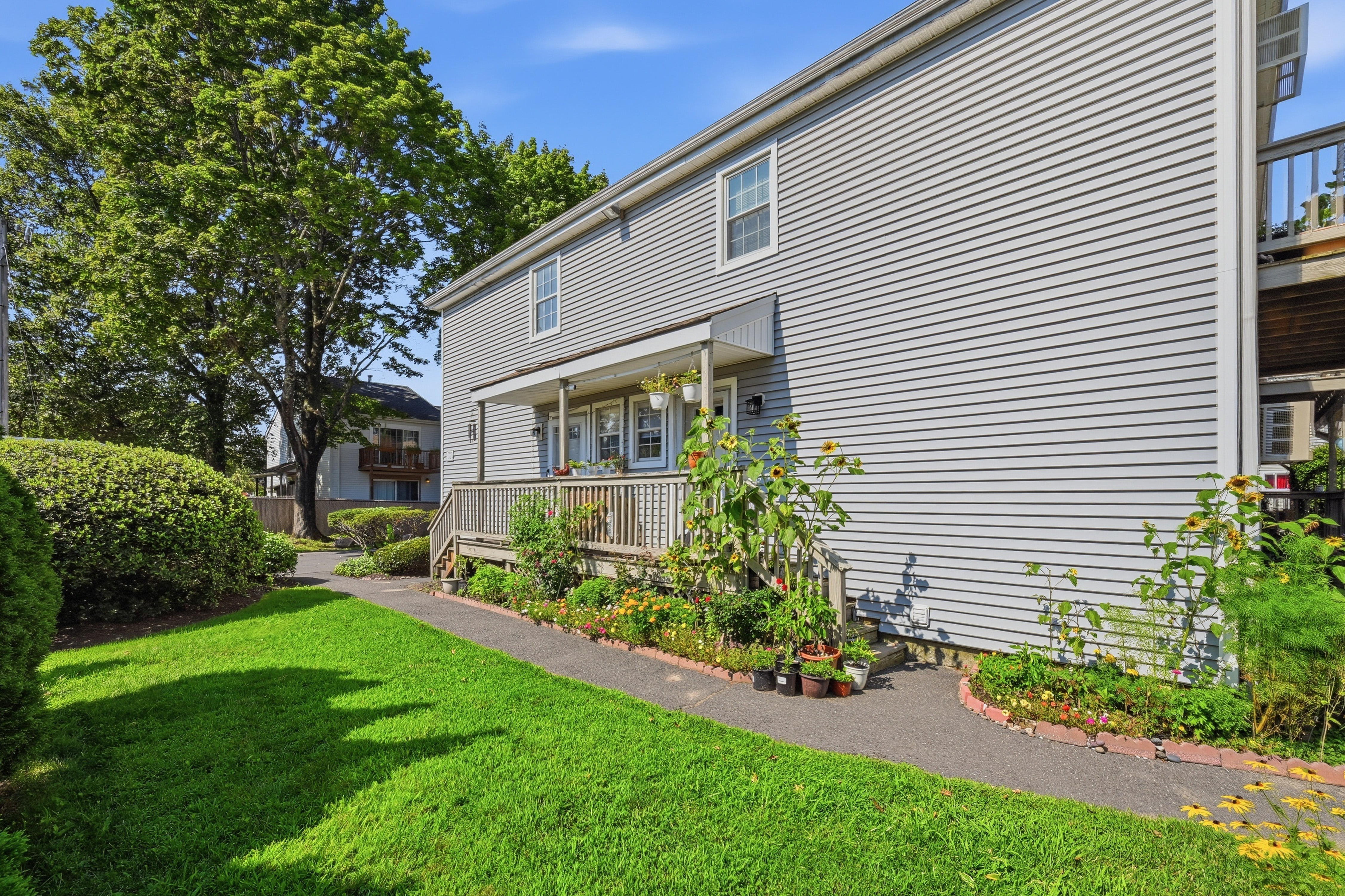  Wonderfully Charming End-Unit Townhouse - 物件實景