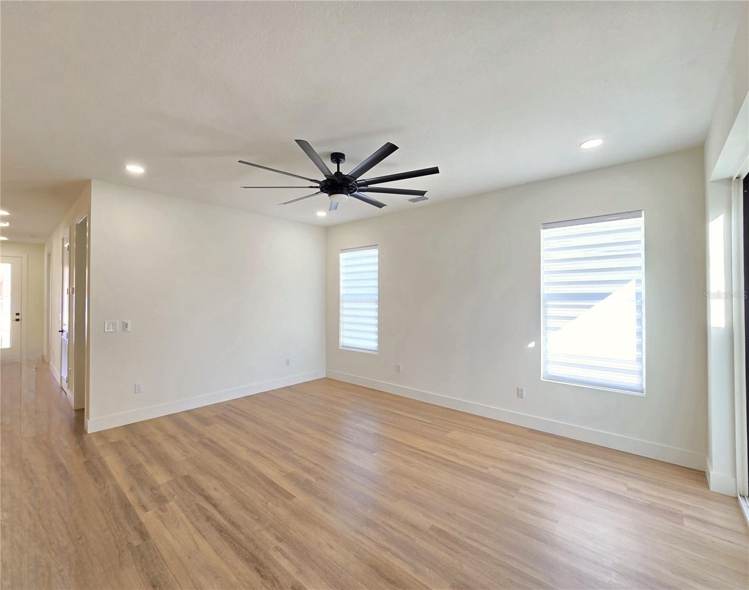 TAMPA, Florida, 33607, United States, 5 Bedrooms Bedrooms, ,3 BathroomsBathrooms,Residential,For Sale,1976051