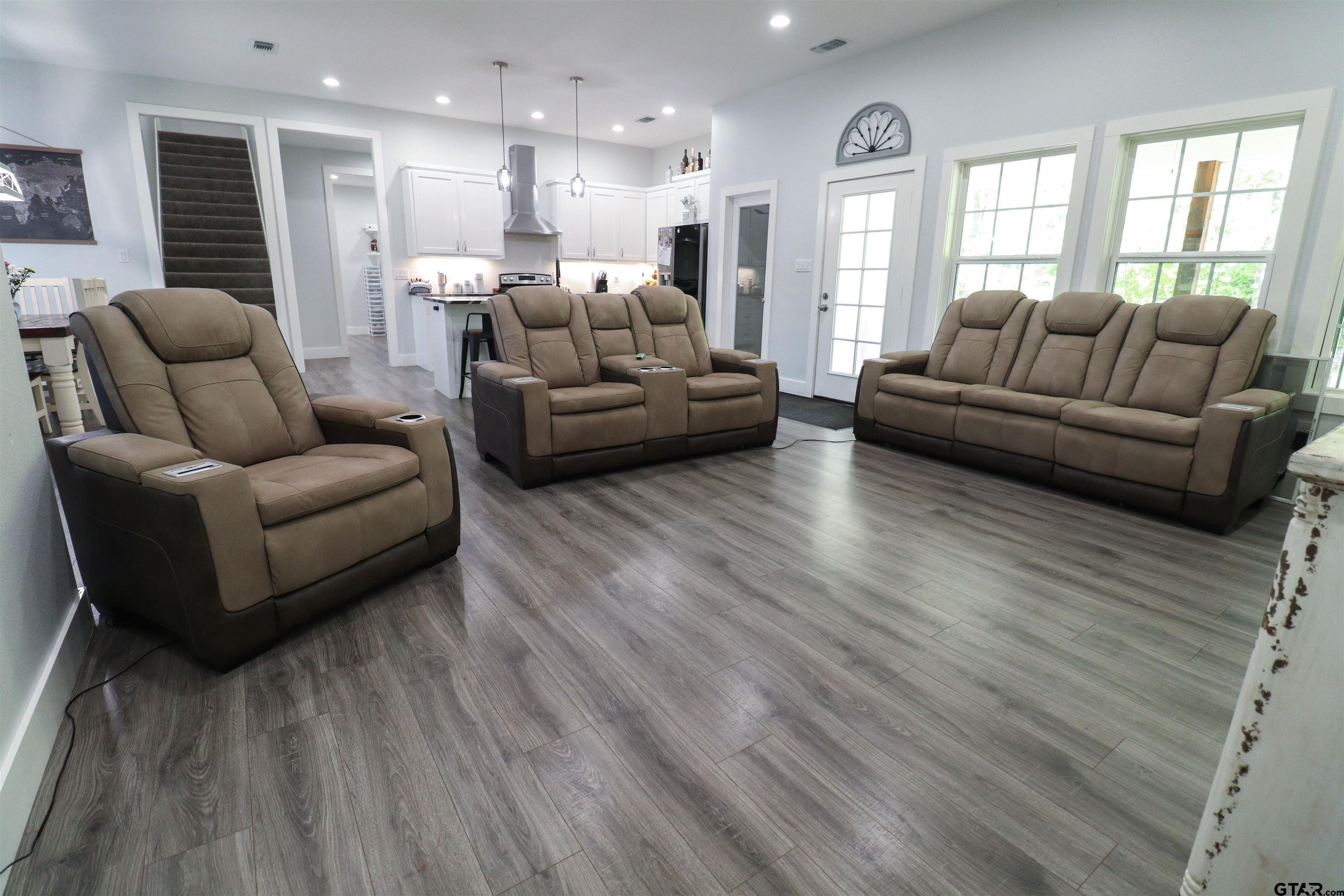 Pittsburg, Texas, 75686, United States, 4 Bedrooms Bedrooms, ,3 BathroomsBathrooms,Residential,For Sale,1943296