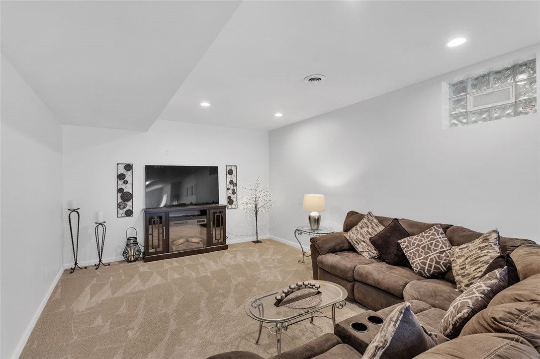 Green Twp, Pennsylvania, 15001, United States, 4 Bedrooms Bedrooms, ,4 BathroomsBathrooms,Residential,For Sale,1960549