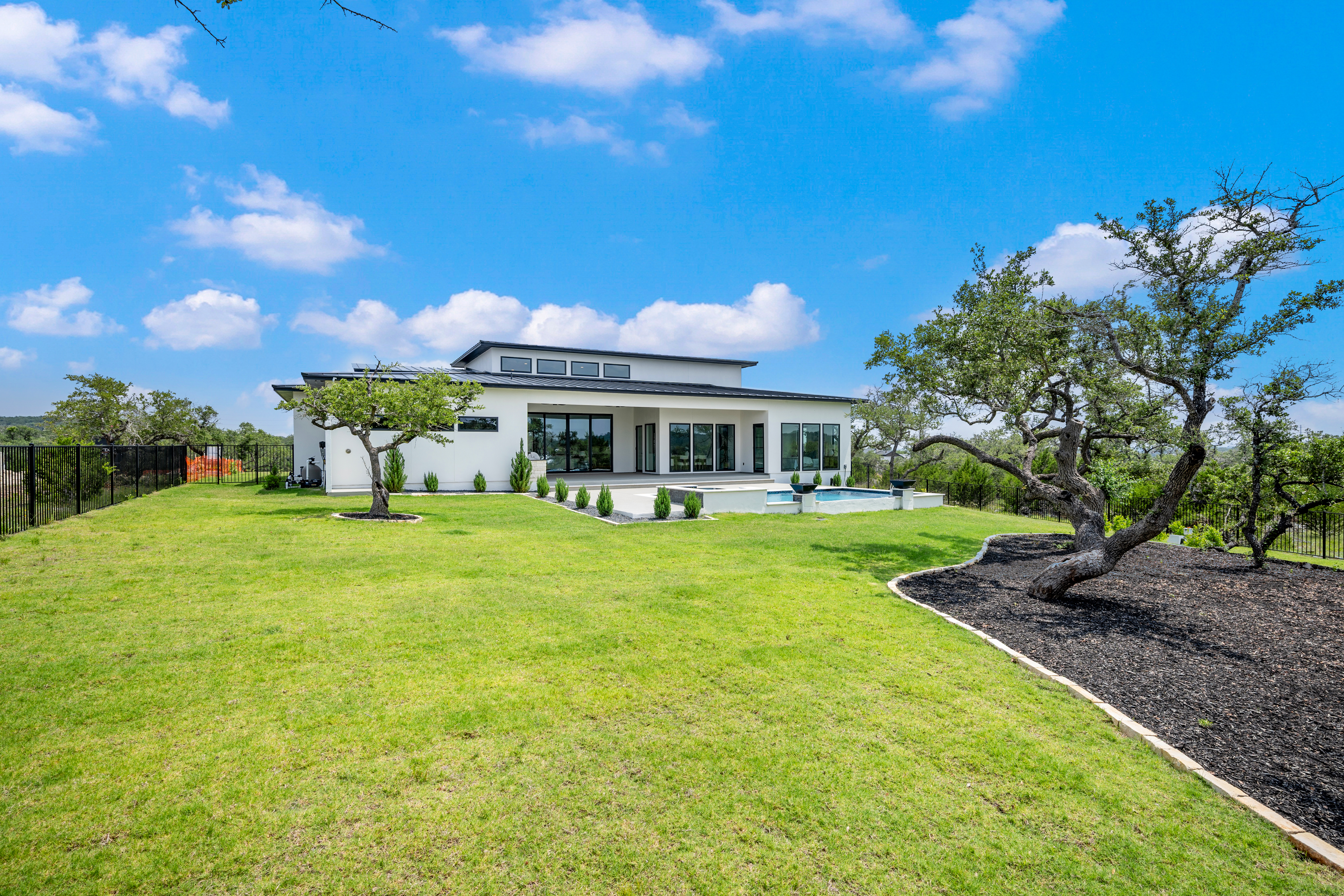  Modern Luxury on 1 Acre - 物件實景