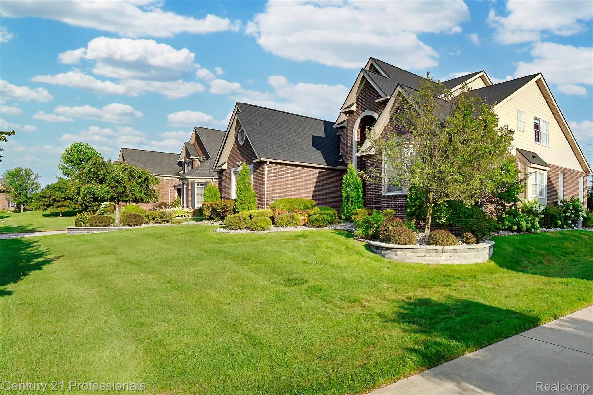 Novi, Michigan, 48374, United States, 4 Bedrooms Bedrooms, ,5 BathroomsBathrooms,Residential,For Sale,1904445